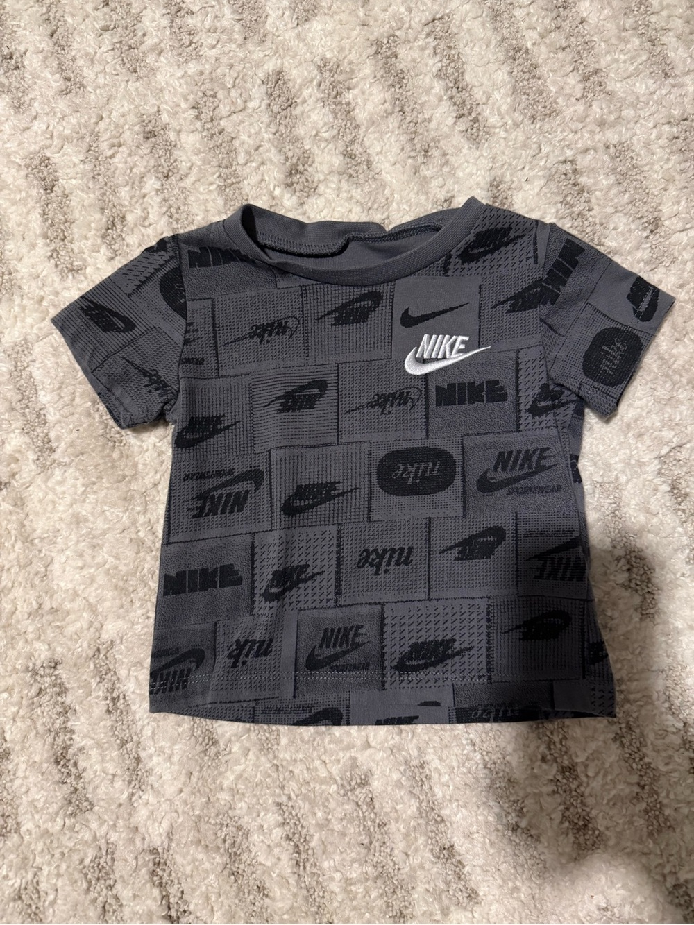 Nike Kids Short Sleeve Logo Tee in Dark Gray and Black